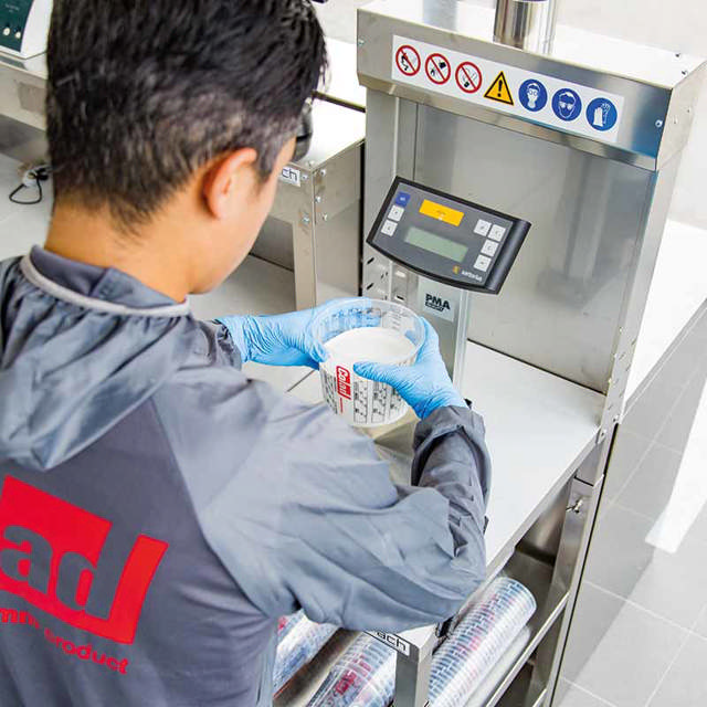 Computer Scale Table for mixing paint