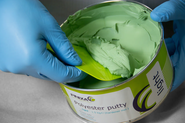 GAP 30 - Polyester putty 1.5kg + hardener - light