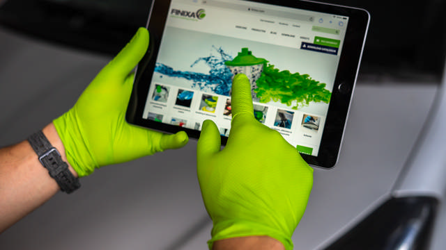 GLG 08 - Super grip nitrile disposable gloves lime green - M 50p.